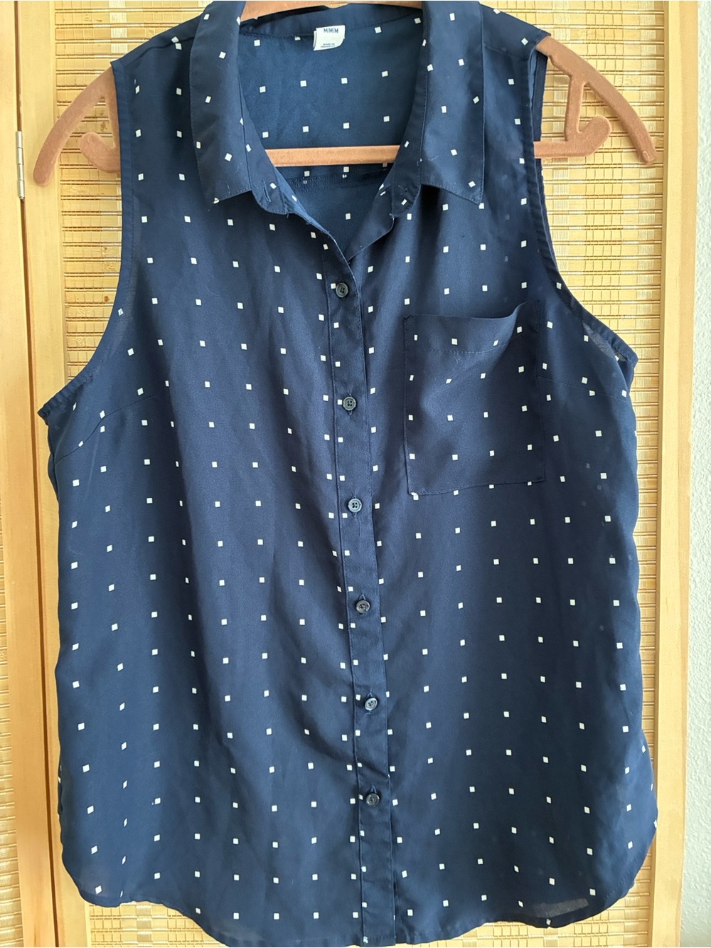 Old Navy Navy Sleeveless Button-Down Top with White Dot Pattern